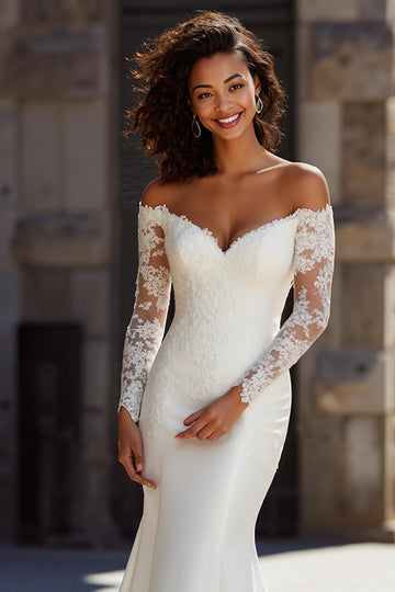 Robe de mariée sirène à col en V dentelle blanche appliquée à traîne de balayage